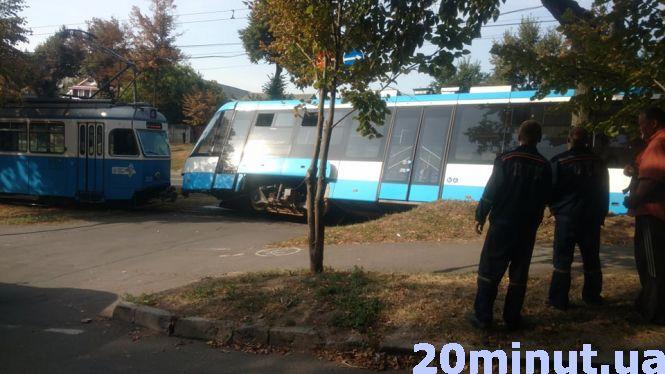 Новини Вінниці - фото з На Хмельницькому шосе трамвай зійшов з рейок. Відео з місця На Хмельницькому шосе трамвай зійшов з рейок. Відео з місця, фото №3 на сайті 20minut.ua