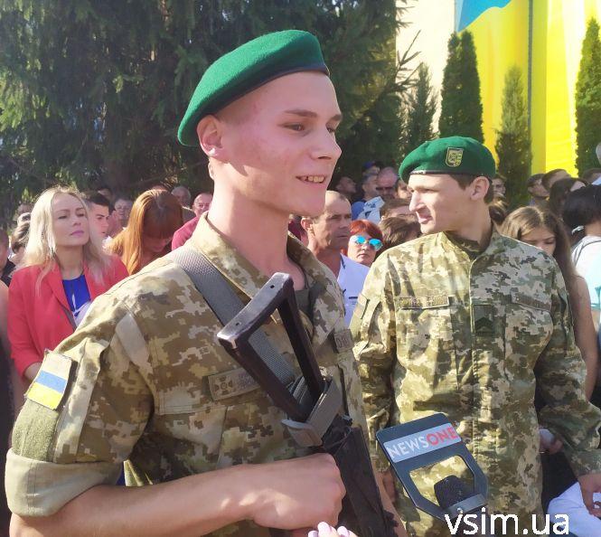 Курсанти з посмішками, матері зі сльозами: якою була присяга прикордонників у Хмельницькому (ФОТО, ВІДЕО), фото №1 на сайті vsim.ua