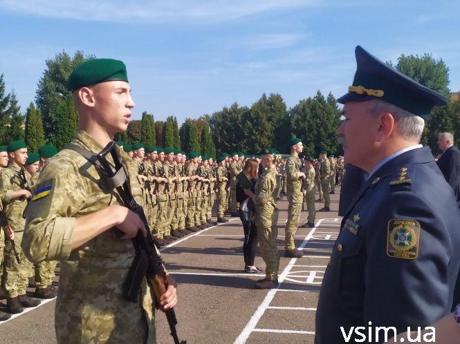 Курсанти з посмішками, матері зі сльозами: якою була присяга прикордонників у Хмельницькому (ФОТО, ВІДЕО), фото №3 на сайті vsim.ua