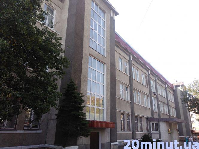 Новини Тернополя - фото з Переполох через сумку: у технічному університеті студентів евакуювали через імовірну вибухівку Переполох через сумку: у технічному університеті студентів евакуювали через імовірну вибухівку, фото №3 на сайті 20minut.ua