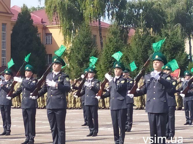 Курсанти з посмішками, матері зі сльозами: якою була присяга прикордонників у Хмельницькому (ФОТО, ВІДЕО), фото №6 на сайті vsim.ua