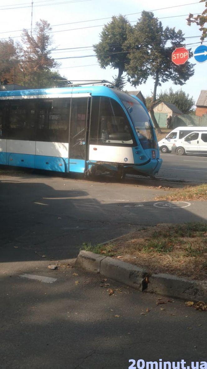 Новини Вінниці - фото з На Хмельницькому шосе трамвай зійшов з рейок. Відео з місця На Хмельницькому шосе трамвай зійшов з рейок. Відео з місця, фото №2 на сайті 20minut.ua