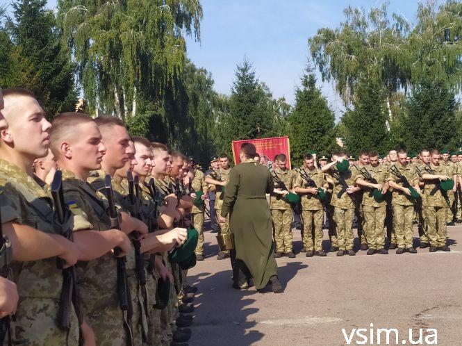 Курсанти з посмішками, матері зі сльозами: якою була присяга прикордонників у Хмельницькому (ФОТО, ВІДЕО), фото №5 на сайті vsim.ua