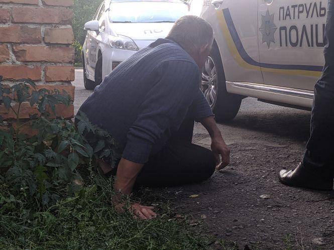 Новини Хмельницького - фото з У Хмельницькому п’янющий водій давав патрульним 50 гривень (ВІДЕО) У Хмельницькому п’янющий водій давав патрульним 50 гривень (ВІДЕО), фото №3 на сайті vsim.ua