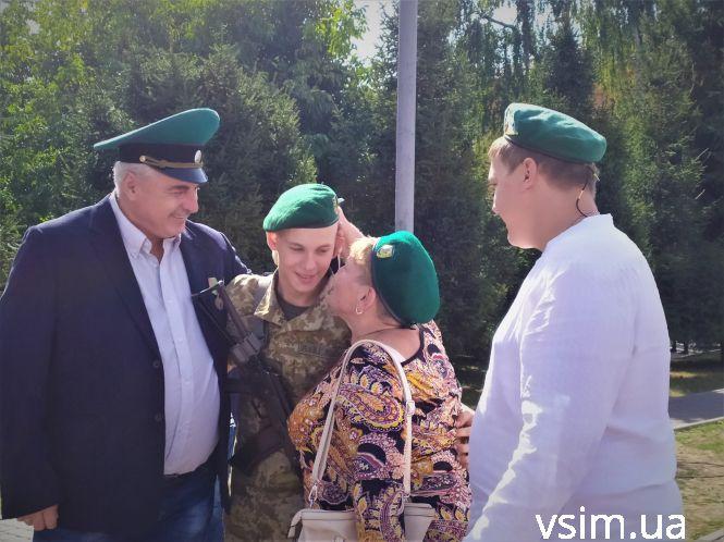 Курсанти з посмішками, матері зі сльозами: якою була присяга прикордонників у Хмельницькому (ФОТО, ВІДЕО), фото №15 на сайті vsim.ua