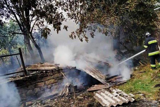 Новини Тернополя - фото з Від вогню зазнали збитків дві родини на Борщівщині Від вогню зазнали збитків дві родини на Борщівщині, фото №4 на сайті 20minut.ua