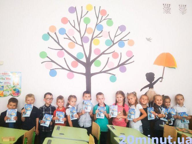 Понад три тисячі книжок RIA media роздала школярам, фото №1 на сайті 20minut.ua
