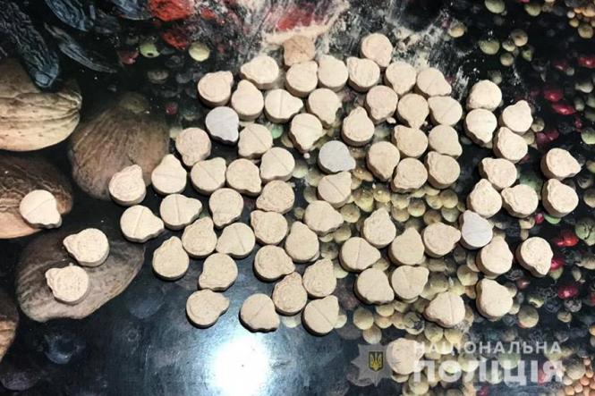 Наркотики та зброя: у Хмельницькому спіймали злочинну групу, фото №2 на сайті vsim.ua