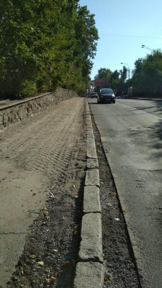 На «зебрі» по вулиці Князів Коріатовичів встановили острівці безпеки, фото №1 на сайті 20minut.ua