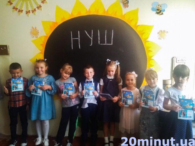 Понад три тисячі книжок RIA media роздала школярам, фото №2 на сайті 20minut.ua