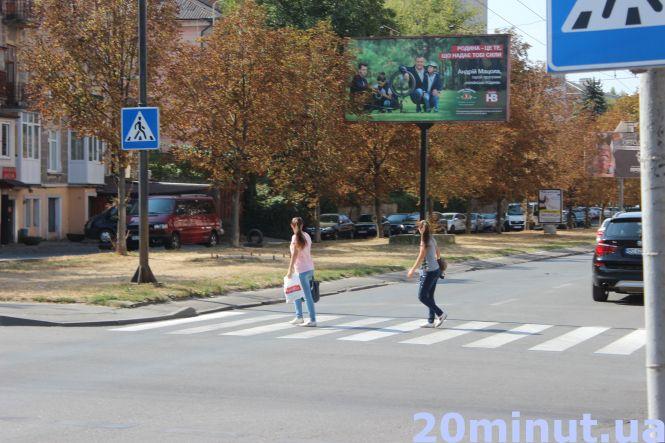 Новини Тернополя - фото з «Зіб’ють, то зіб’ють. Вам яке діло?»: тернополяни масово порушують ПДР біля нового кільця на Крушельницької «Зіб’ють, то зіб’ють. Вам яке діло?»: тернополяни масово порушують ПДР біля нового кільця на Крушельницької, фото №1 на сайті 20minut.ua