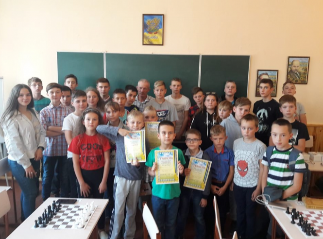 Новини Козятина - фото з У другій школі грали у шахи. Хто переміг? У другій школі грали у шахи. Хто переміг?, фото №1 на сайті 20minut.ua