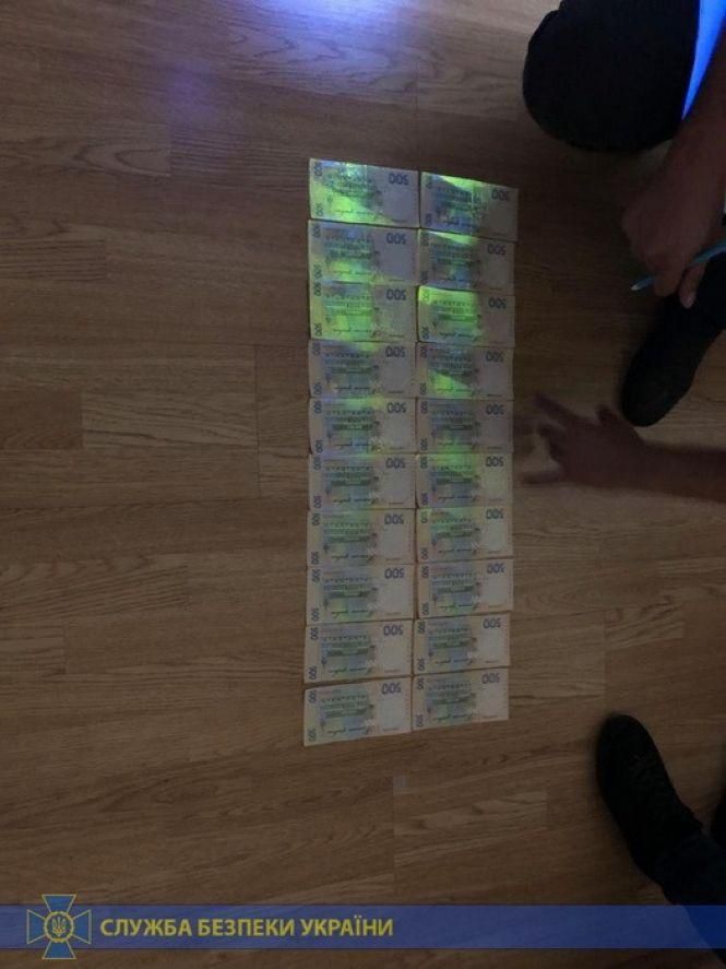 Новини Хмельницького - фото з На Хмельниччині СБУ затримала на хабарі посадовця Держпродспоживслужби (ФОТО) На Хмельниччині СБУ затримала на хабарі посадовця Держпродспоживслужби (ФОТО), фото №1 на сайті vsim.ua