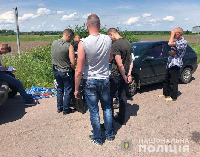 Житомирські поліцейські повернули ікону Божої матері Скоропослушниці до храму Київщини, фото №1 на сайті 20minut.ua