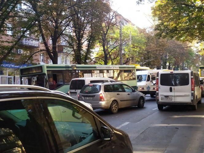 Транспортний колапс: у Хмельницькому стали всі тролейбуси, фото №1 на сайті vsim.ua