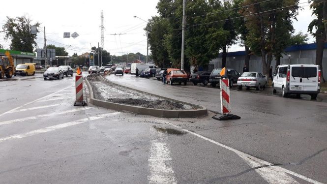 Мерія звернулась до поліції, щоб припинити парковку біля авторинку «Сатурн» на сайті 20minut.ua Мерія звернулась до поліції, щоб припинити парковку біля авторинку «Сатурн», фото №2 на сайті 20minut.ua