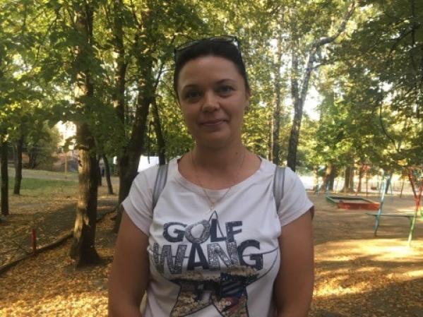 Кидає з вікна пляшки й труси: мешканці будинку на Тернопільській скаржаться на сусідку, фото №4 на сайті vsim.ua