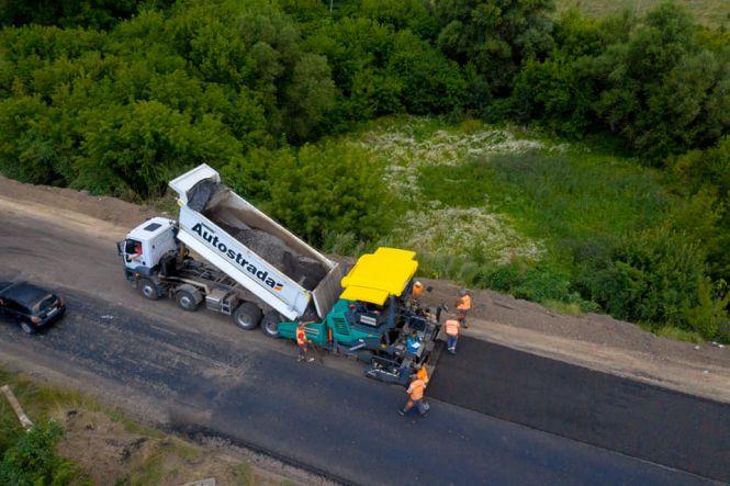 На Вінниччині продовжують ремонтувати дороги. Нині оновлюють дві ділянки, фото №1 на сайті 20minut.ua