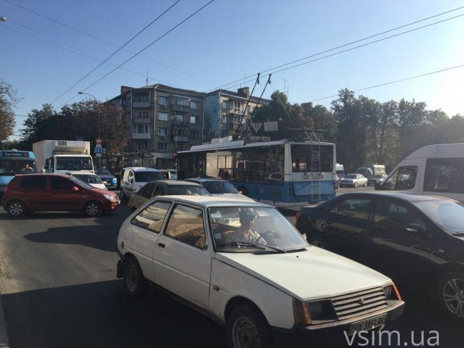 Транспортний колапс: у Хмельницькому стали всі тролейбуси, фото №3 на сайті vsim.ua