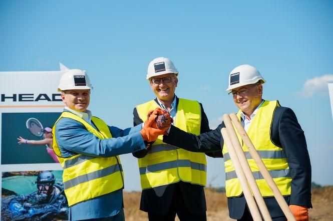 Під новий завод HEAD у Вінниці заклали символічну капсулу. У 2021 році тут буде 1000 робочих місць, фото №3 на сайті 20minut.ua