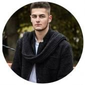 Лашмейкер гарно сміється, адміністраторка має гарні фотки: діти знають, як заробляють дорослі, фото №3 на сайті 20minut.ua