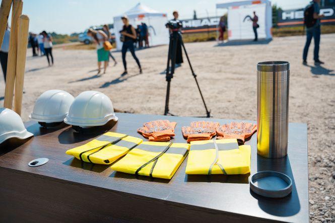 Під новий завод HEAD у Вінниці заклали символічну капсулу. У 2021 році тут буде 1000 робочих місць, фото №1 на сайті 20minut.ua