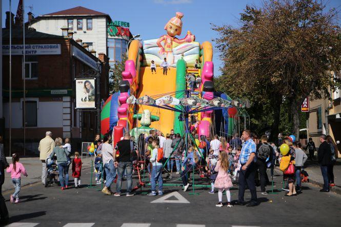 Новини Вінниці - фото з Запальним танцем під хіт ONUKA відкрили святкування Дня міста Вінниці Запальним танцем під хіт ONUKA відкрили святкування Дня міста Вінниці, фото №11 на сайті 20minut.ua