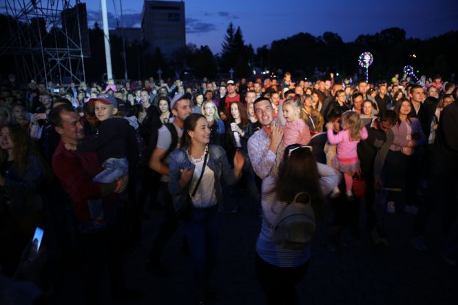 Драйвовий Ляпіс, ніжна Федишин і на вершині з Ріаnобоєм. Як пройшов концерт біля Книжки? на сайті 20minut.ua Драйвовий Ляпіс, ніжна Федишин і на вершині з Ріаnобоєм. Як пройшов концерт біля Книжки?, фото №4 на сайті 20minut.ua