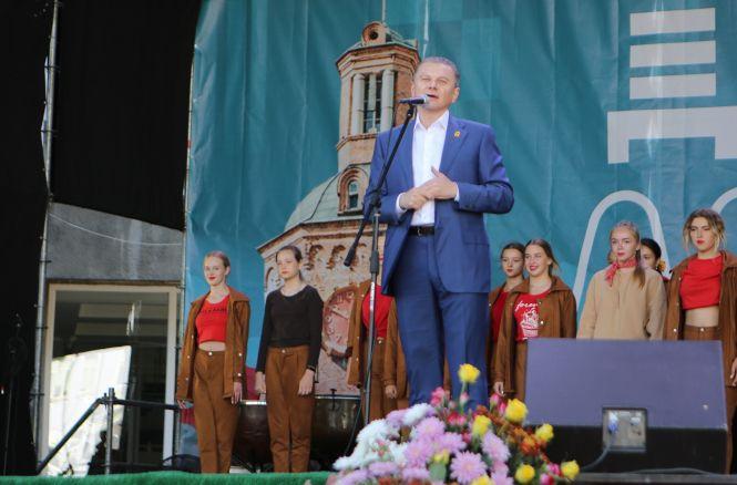 Новини Вінниці - фото з Запальним танцем під хіт ONUKA відкрили святкування Дня міста Вінниці Запальним танцем під хіт ONUKA відкрили святкування Дня міста Вінниці, фото №6 на сайті 20minut.ua