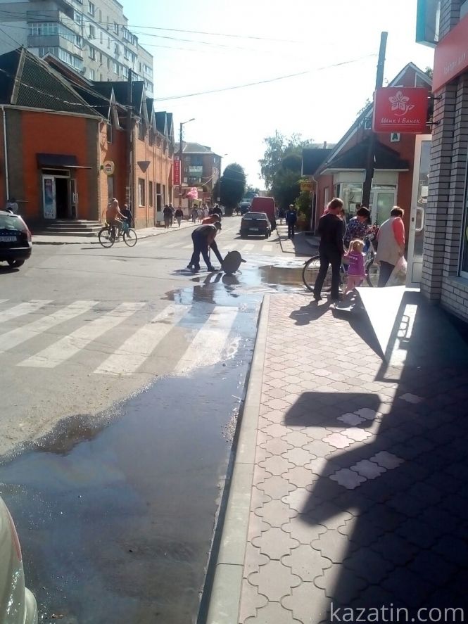 Фото дня: на перехресті Грушевського та Січових Стрільців потоп, фото №3 на сайті 20minut.ua