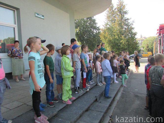 Новини Козятина - фото з «Запобігти! Врятувати! Допомогти!»: рятувальники влаштували дошкільнятам показові виступи