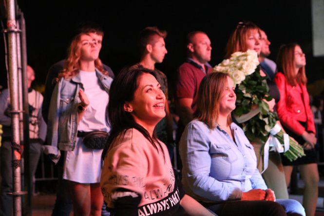 Драйвовий Ляпіс, ніжна Федишин і на вершині з Ріаnобоєм. Як пройшов концерт біля Книжки? на сайті 20minut.ua Драйвовий Ляпіс, ніжна Федишин і на вершині з Ріаnобоєм. Як пройшов концерт біля Книжки?, фото №11 на сайті 20minut.ua