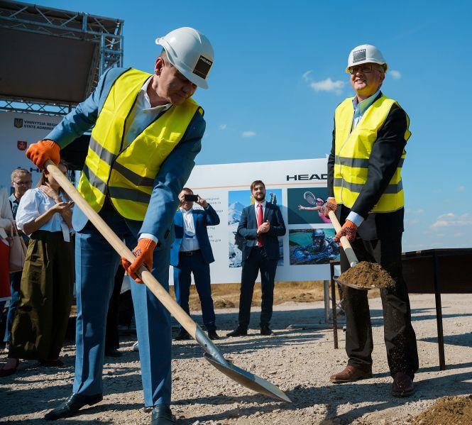 Поставимо Європу на лижі! У Вінниці заклали капсулу майбутнього заводу з виробів для зимового спорту, фото №1 на сайті 20minut.ua