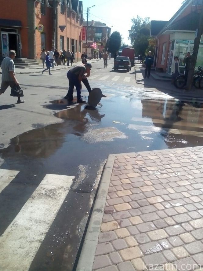 Фото дня: на перехресті Грушевського та Січових Стрільців потоп, фото №2 на сайті 20minut.ua