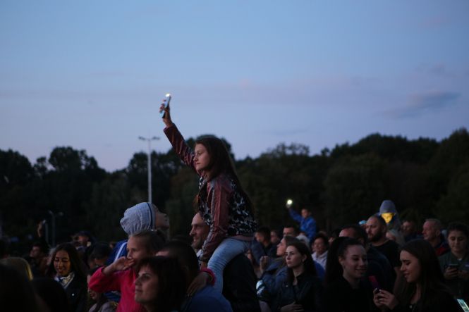 Драйвовий Ляпіс, ніжна Федишин і на вершині з Ріаnобоєм. Як пройшов концерт біля Книжки? на сайті 20minut.ua Драйвовий Ляпіс, ніжна Федишин і на вершині з Ріаnобоєм. Як пройшов концерт біля Книжки?, фото №3 на сайті 20minut.ua