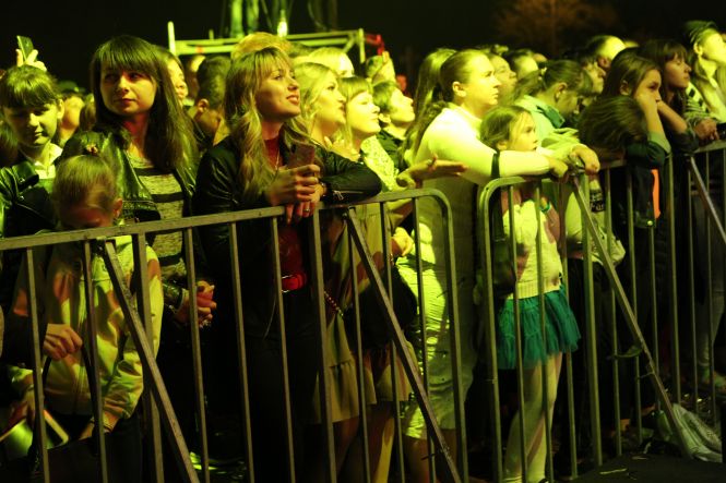 Драйвовий Ляпіс, ніжна Федишин і на вершині з Ріаnобоєм. Як пройшов концерт біля Книжки? на сайті 20minut.ua Драйвовий Ляпіс, ніжна Федишин і на вершині з Ріаnобоєм. Як пройшов концерт біля Книжки?, фото №14 на сайті 20minut.ua