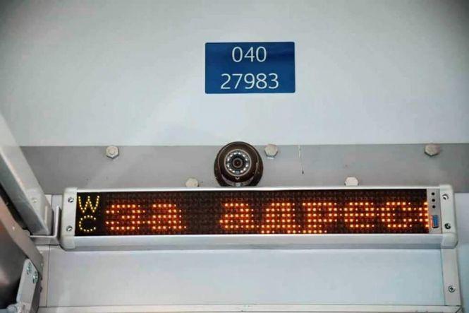 Без килимів та з USB-розетками: "Укрзалізниця" показали оновлені плацкартні вагони, фото №3 на сайті vsim.ua