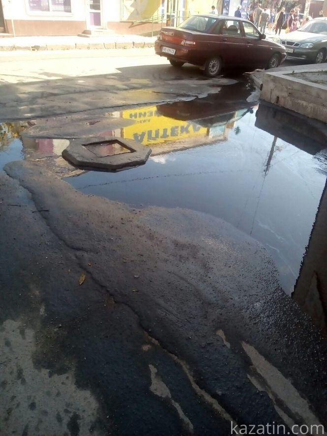 Фото дня: на перехресті Грушевського та Січових Стрільців потоп, фото №1 на сайті 20minut.ua