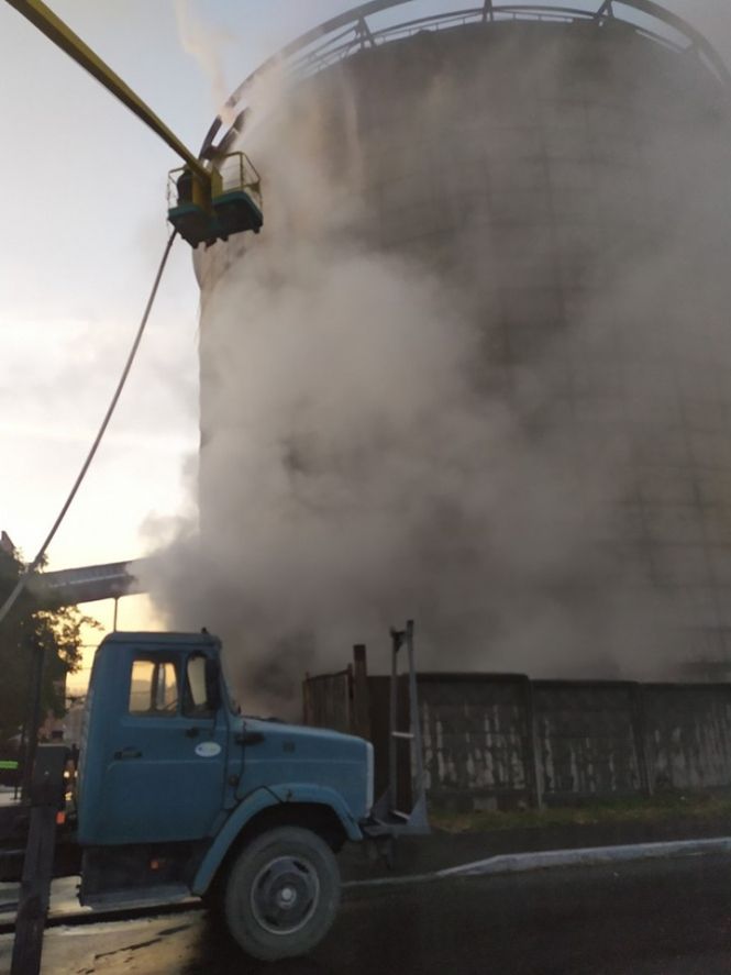 Цілу ніч рятувальники ліквідовували пожежу на цукровому заводі у Гайсині на сайті 20minut.ua Цілу ніч рятувальники ліквідовували пожежу на цукровому заводі у Гайсині, фото №1 на сайті 20minut.ua