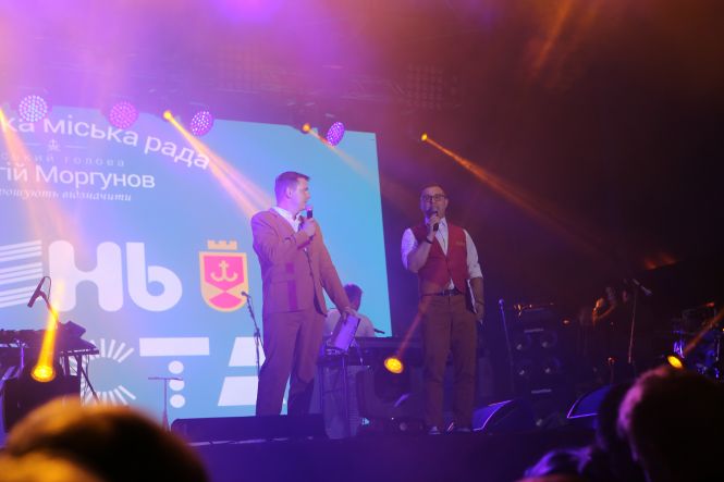 Драйвовий Ляпіс, ніжна Федишин і на вершині з Ріаnобоєм. Як пройшов концерт біля Книжки? на сайті 20minut.ua Драйвовий Ляпіс, ніжна Федишин і на вершині з Ріаnобоєм. Як пройшов концерт біля Книжки?, фото №7 на сайті 20minut.ua