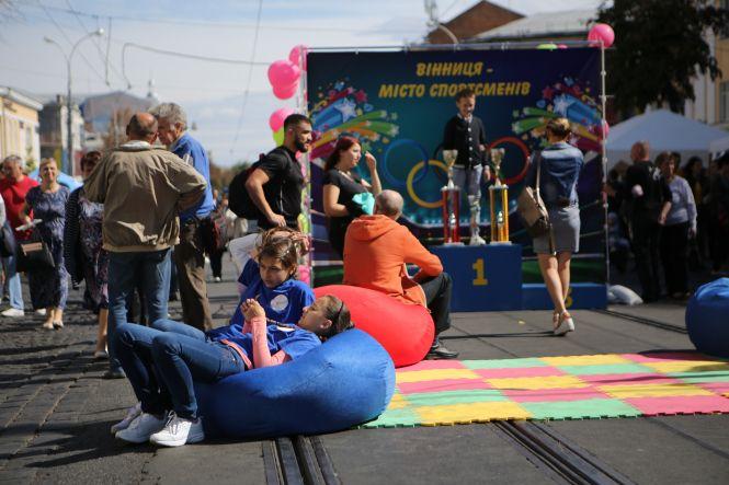 Новини Вінниці - фото з Запальним танцем під хіт ONUKA відкрили святкування Дня міста Вінниці Запальним танцем під хіт ONUKA відкрили святкування Дня міста Вінниці, фото №9 на сайті 20minut.ua