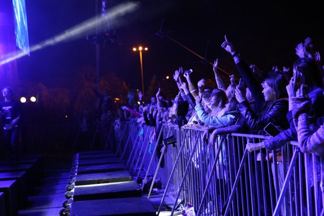 Драйвовий Ляпіс, ніжна Федишин і на вершині з Ріаnобоєм. Як пройшов концерт біля Книжки? на сайті 20minut.ua Драйвовий Ляпіс, ніжна Федишин і на вершині з Ріаnобоєм. Як пройшов концерт біля Книжки?, фото №9 на сайті 20minut.ua