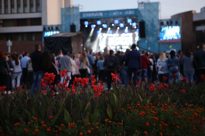 Драйвовий Ляпіс, ніжна Федишин і на вершині з Ріаnобоєм. Як пройшов концерт біля Книжки? на сайті 20minut.ua Драйвовий Ляпіс, ніжна Федишин і на вершині з Ріаnобоєм. Як пройшов концерт біля Книжки?, фото №1 на сайті 20minut.ua