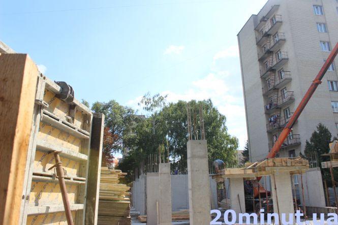 Новини Тернополя - фото з Студенти занепокоєні через будівництво на території кооперативного гуртожитку: що там буде та для кого Студенти занепокоєні через будівництво на території кооперативного гуртожитку: що там буде та для кого, фото №1 на сайті 20minut.ua