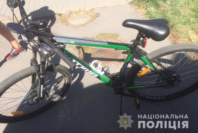 ÐÐ° ÐÐ¸ÑÑÐ°Ð²ÑÑ Ð°Ð²ÑÐ¾Ð¼Ð¾Ð±ÑÐ»Ñ Ð·Ð±Ð¸Ð² Ð²ÐµÐ»Ð¾ÑÐ¸Ð¿ÐµÐ´Ð¸ÑÑÐ°