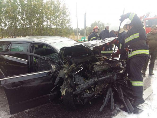 Біля Нетішина "лоб у лоб" зіткнулися Renault та Opel: є постраждалі (ФОТО), фото №3 на сайті vsim.ua