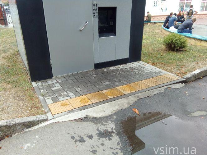 «Туалет за мільйон» закрили на ремонт через зірваний кран, фото №1 на сайті vsim.ua