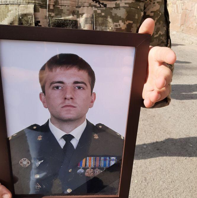 Новини Тернополя - фото з Тернопільщина попрощалась із майором ЗСУ Михайлом Цимбалістим Тернопільщина попрощалась із майором ЗСУ Михайлом Цимбалістим, фото №1 на сайті 20minut.ua