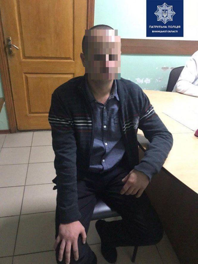 Нічна погоня на Поділлі: заблокували водія «під кайфом» на білому Mercedes, фото №1 на сайті 20minut.ua