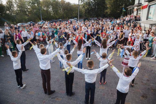 Новини Тернополя - фото з Як мешканці вулиць Лук'яновича та Бродівська вперше відзначили День мікрорайону Як мешканці вулиць Лук'яновича та Бродівська вперше відзначили День мікрорайону, фото №5 на сайті 20minut.ua